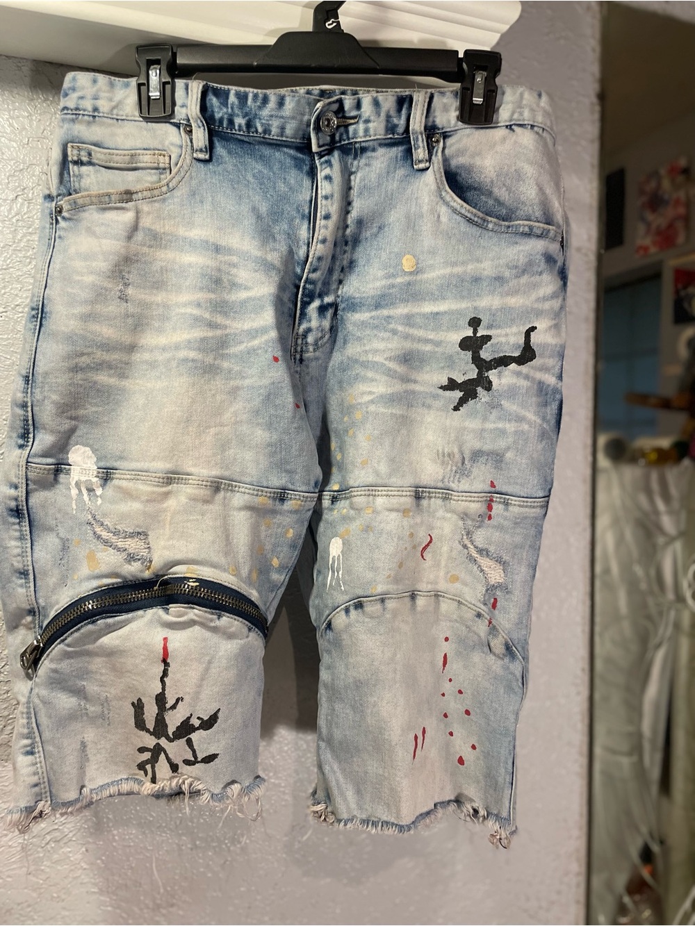 Light Wash Painted Men’s Jean Shorts